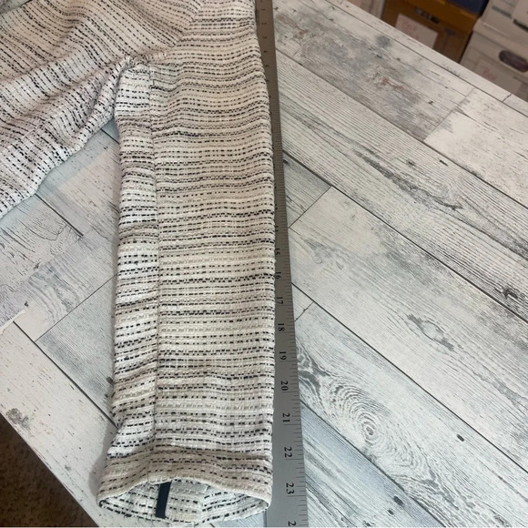 CAbi Static One Button Tweed Blazer 10 - Picture 11 of 12